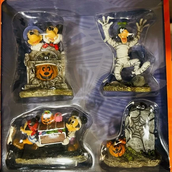 Costco exclusive Disney Halloween 🎃 set - Picture 2 of 14